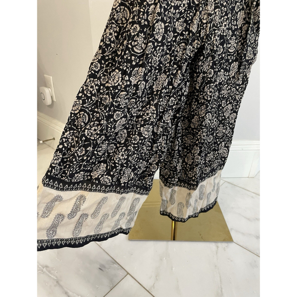 Amuse Society Black And Tan Floral Print Belted Crop Leg Jumpsuit Size Small EUC - Picture 5 of 9